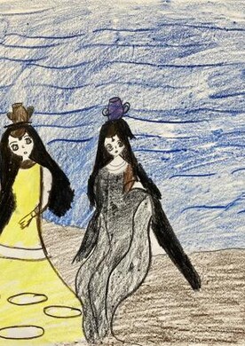 Eine Buntstift-Zeichnung von zwei Frauen mit langen schwarzen Haaren und langen Kleidern vor einem blauen Himmel. Gezeichnet von der K&uuml;nstlerin Juka Abdilwahid.